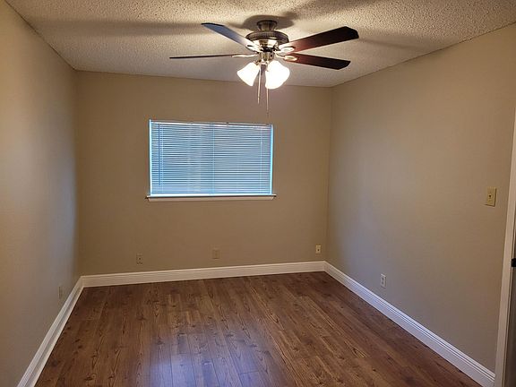 3rd image of 15550 Knollmeadow