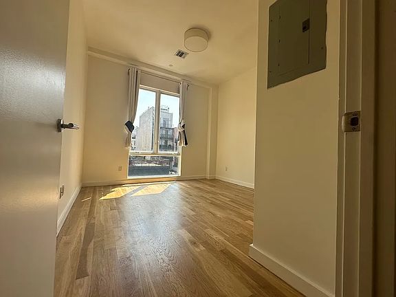 4th image of 135 Metropolitan Ave APT 3B