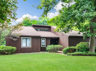 4489 Cherrywood Ct, Norton Shores, MI 49441