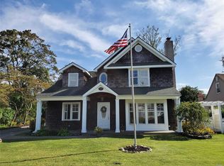 18 E Orowoc Ave, Islip, NY 11751