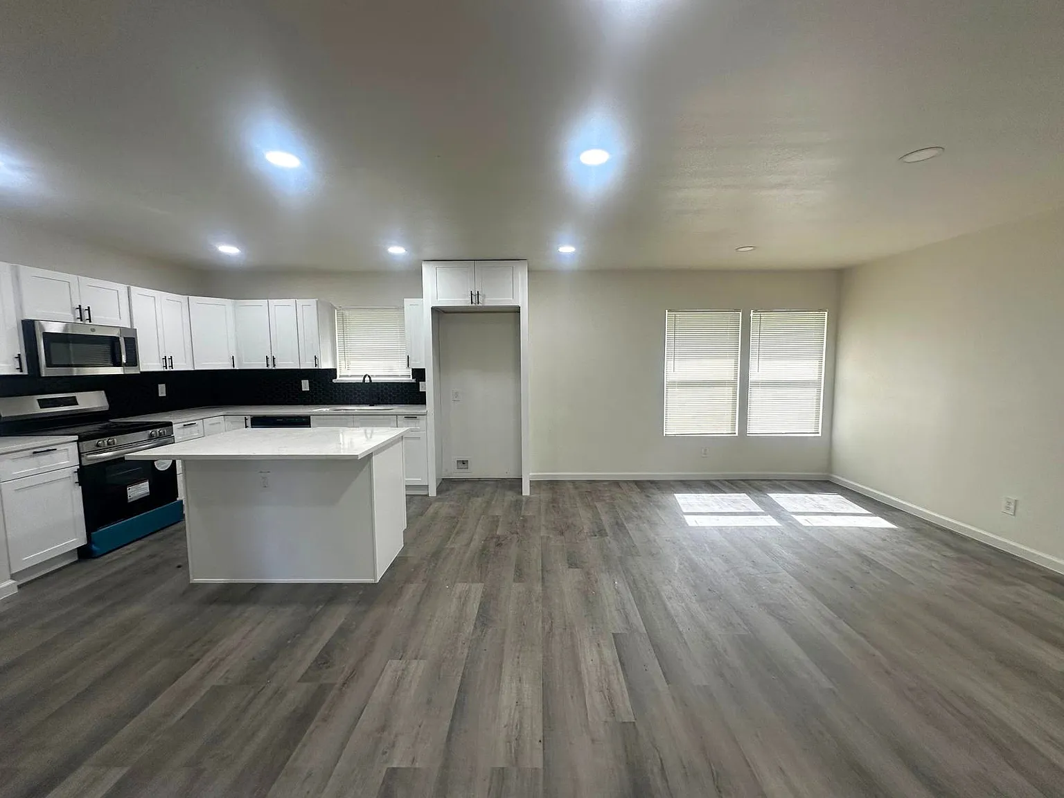 4 bed, 1838 sqft, $2,200 — Photo 4