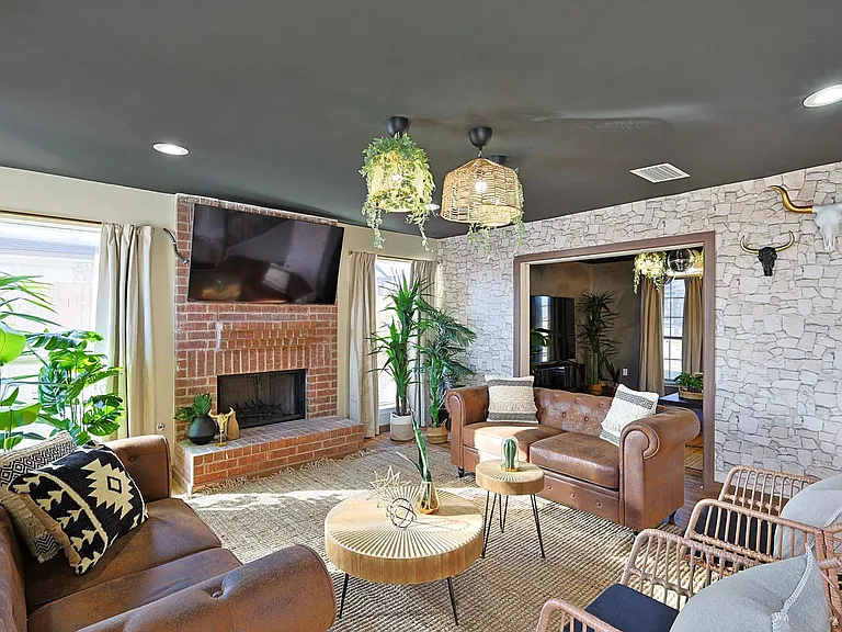 708 Azalea Dr — Photo 6