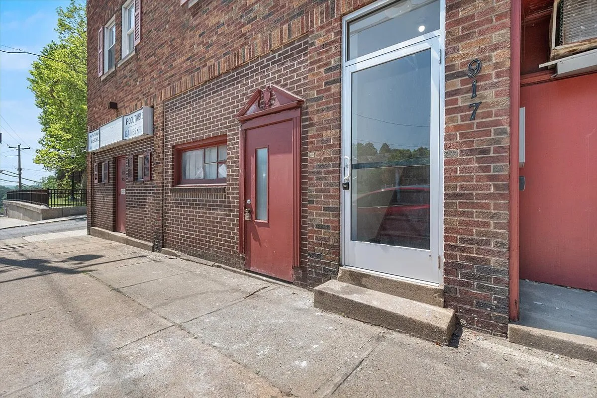 915 Chartiers Avenue, Apartments - Apt 2 — Photo 1