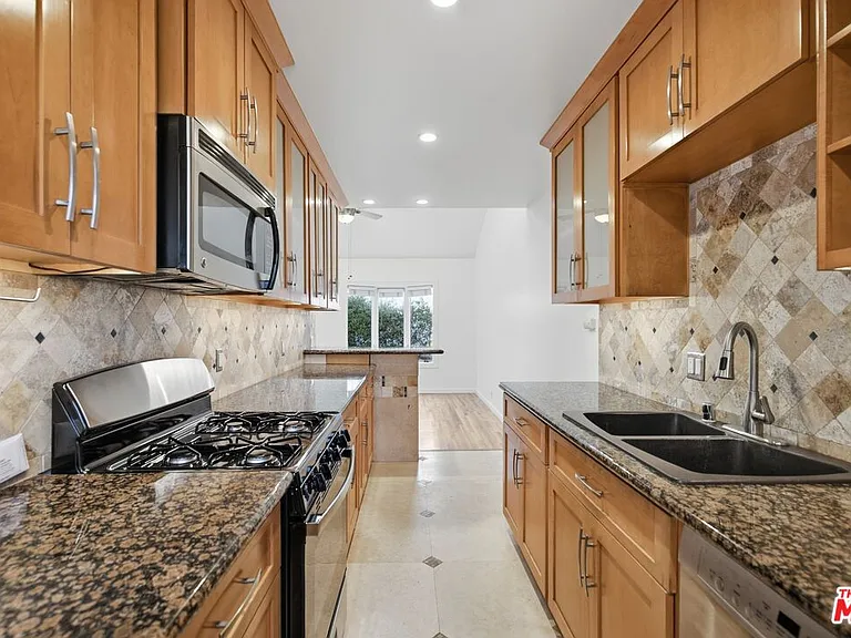 325 Vernon Ave #4 — Photo 10