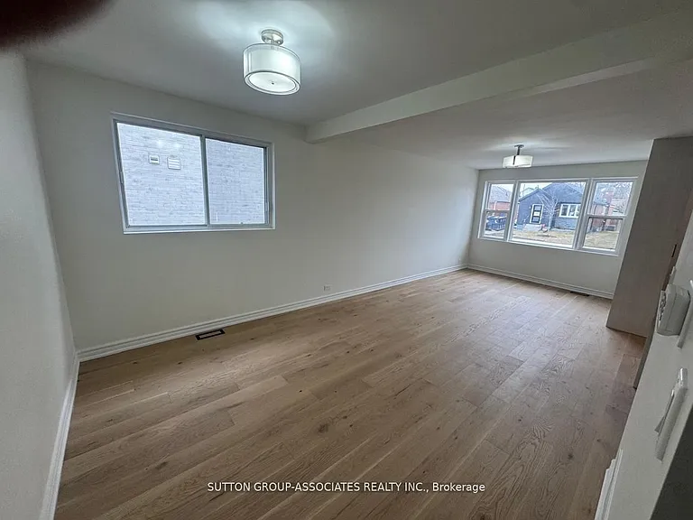 121 Yardley Ave — Photo 6