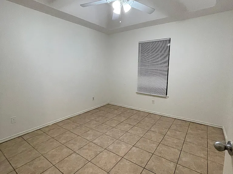 408 E Ulex Ave #4 — Photo 3