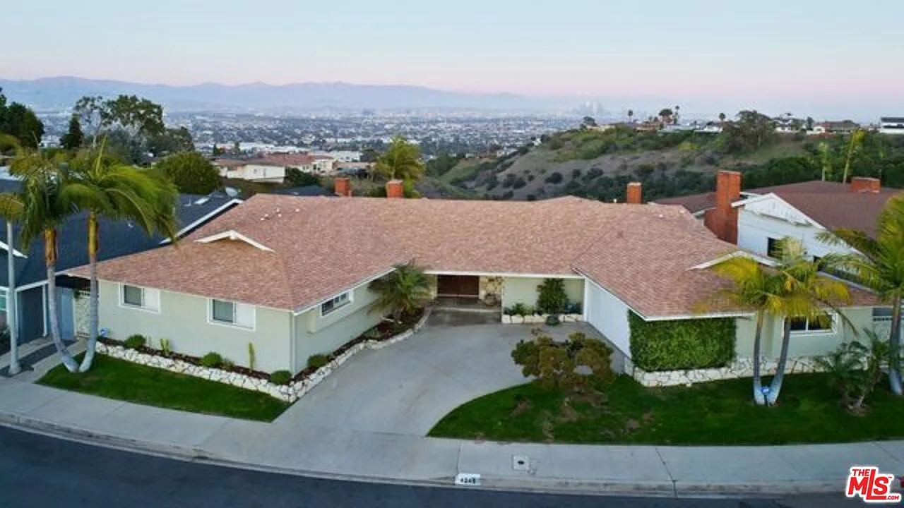 3 bed, 3.0 bath, 2454 sqft, $8,500 — Photo 1