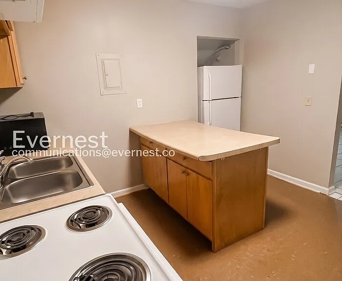 1841 Dana Ln — Photo 3
