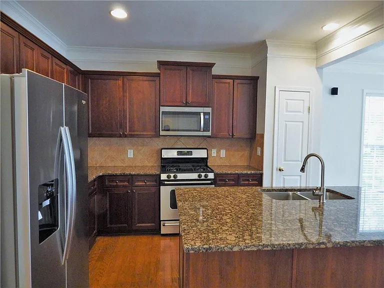 10829 Yorkwood St — Photo 15