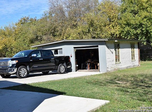 5th image of 1317 McCauley Ave