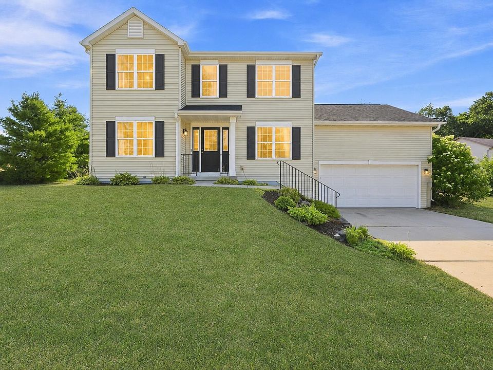 1st image of 801 Goldfinch Ln