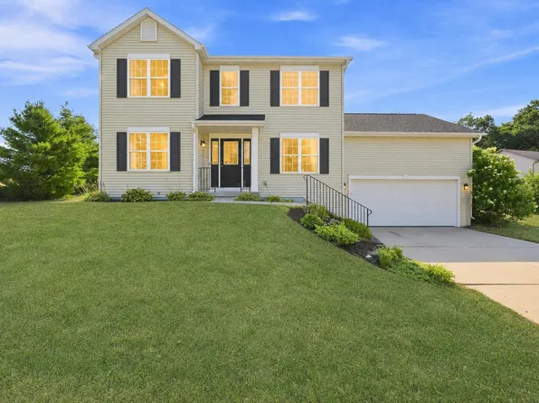 801 Goldfinch Ln, Marshall, WI 53559