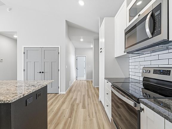 5th image of 3022 41st Ave S