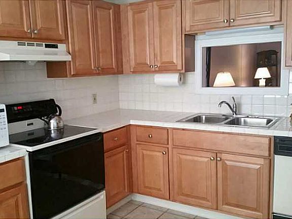 3rd image of 102 Trellis Dr