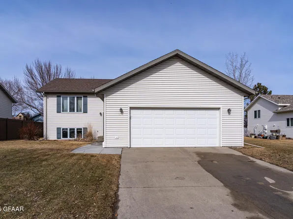 5120 8th Ave N, Grand Forks, ND 58203