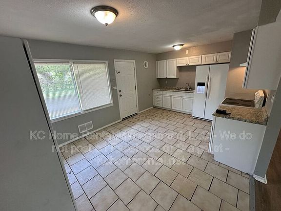 5th image of 10812 Newton Ave