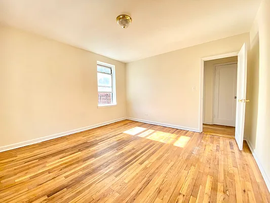 Rented by Queens Apartments Realty LLC | media 19