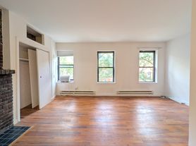 348 W 21st St, New York, NY