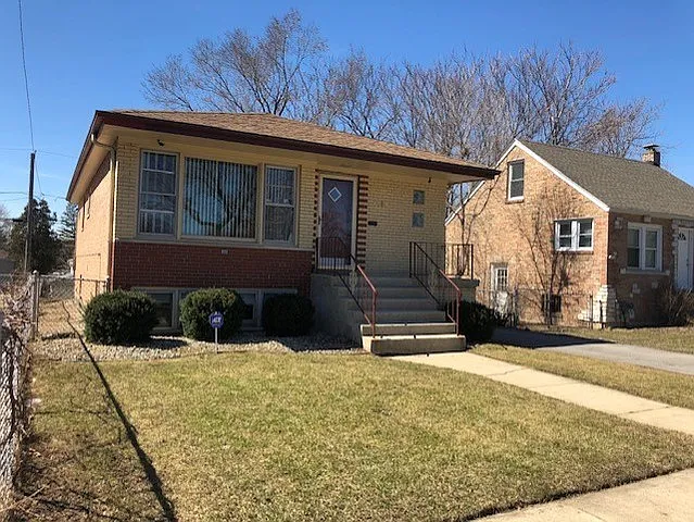8824 S Rockwell Ave photo 1