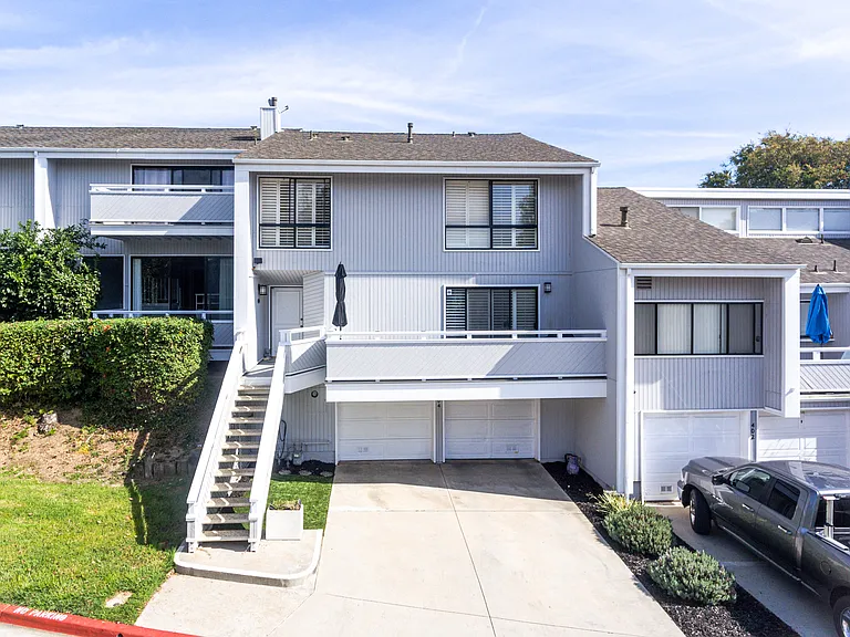 404 Columbia St — Photo 32