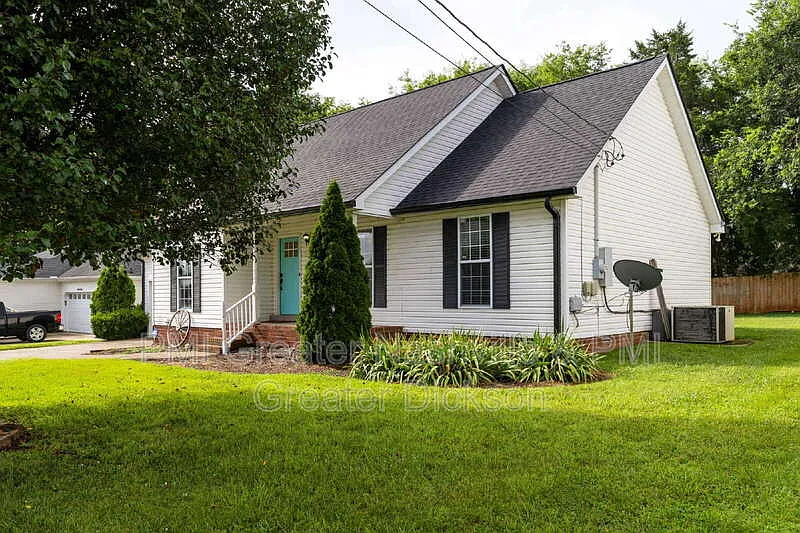 4 bed, 2.0 bath, 1546 sqft, $2,500 — Photo 2