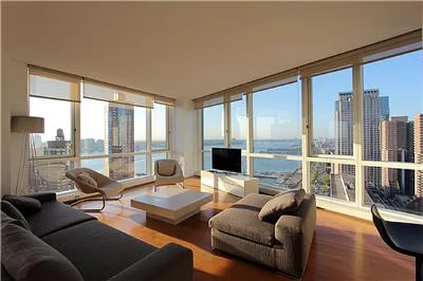 Rented by Domus Realty | media 8