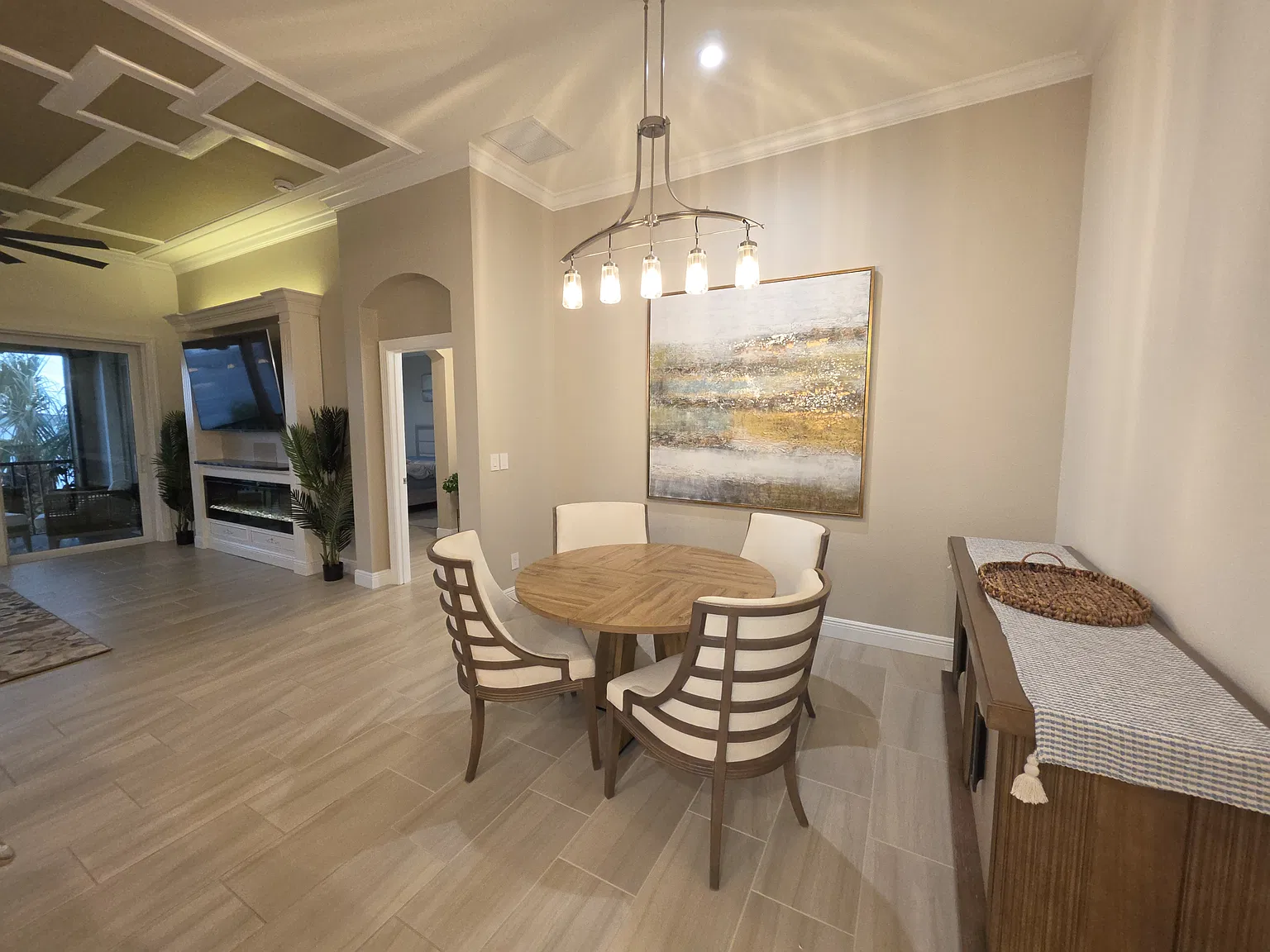 3 bed, 2332 sqft, $4,750 — Photo 3