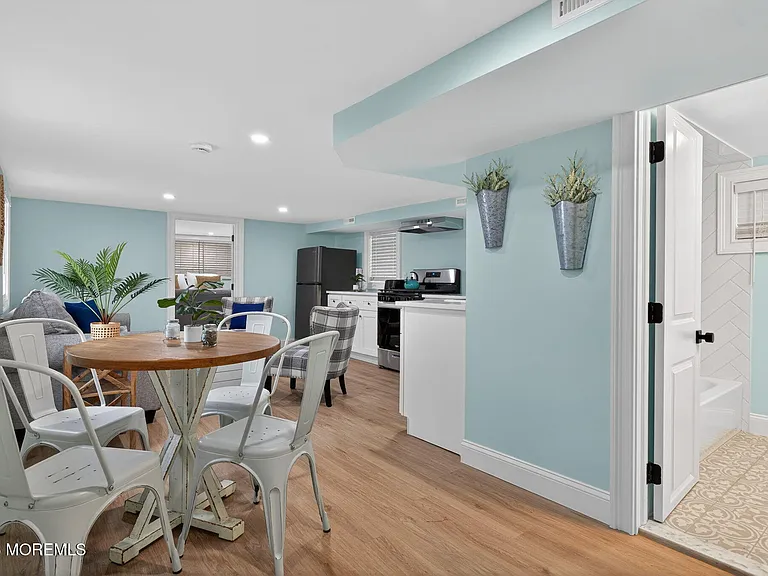 32 Franklin Ave — Photo 31