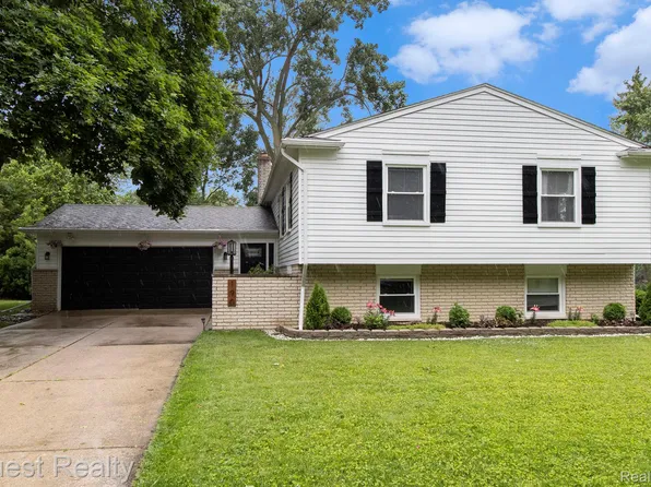 190 Scottsdale Dr, Troy, MI 48084