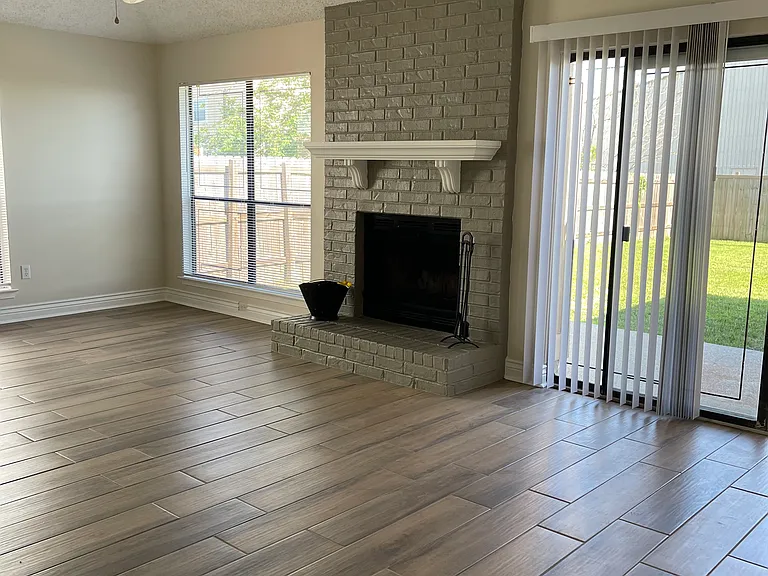 1916 Sugarloaf Dr — Photo 3