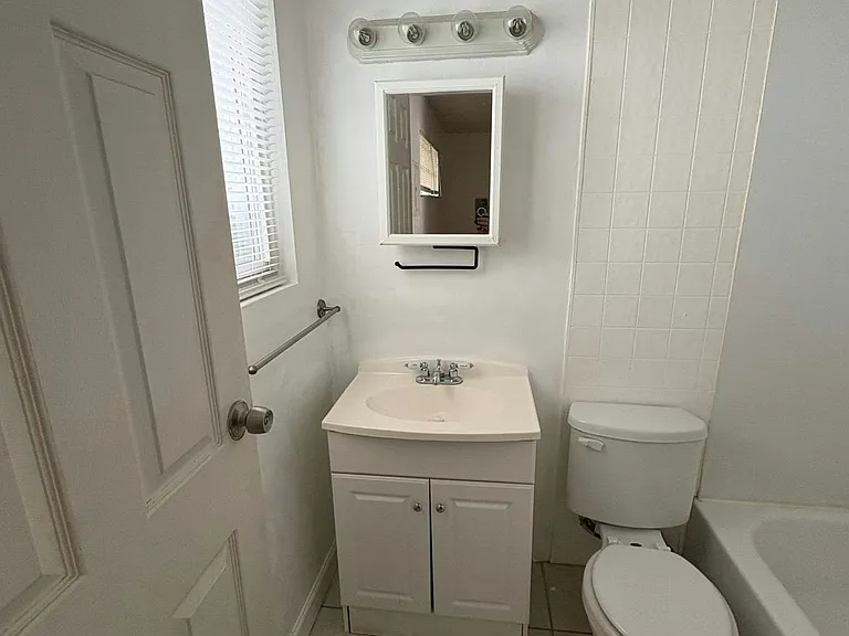 56 Fernwood Ave #C — Photo 3