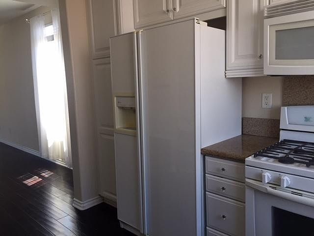 2nd image of 215 7th St