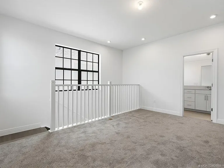 870 SW Newfield Ave — Photo 19
