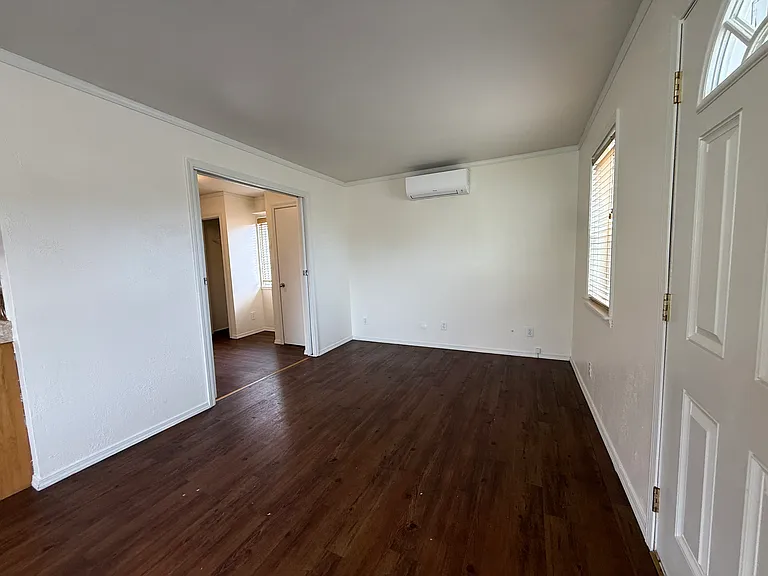1075 Pacific Ave — Photo 3