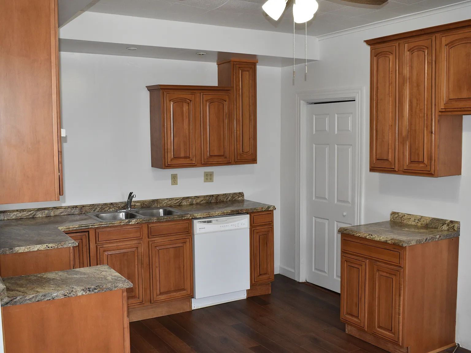 3 bed, 1627 sqft, $1,300 — Photo 3