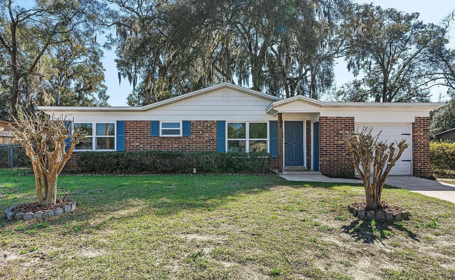 3 bed, 1204 sqft, $1,695 — Photo 1