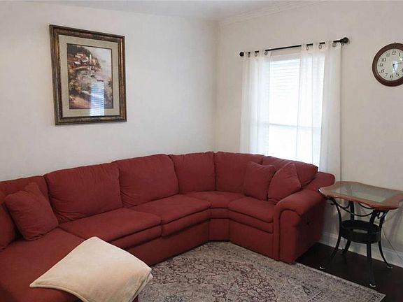 3rd image of 110 Red Maple Dr