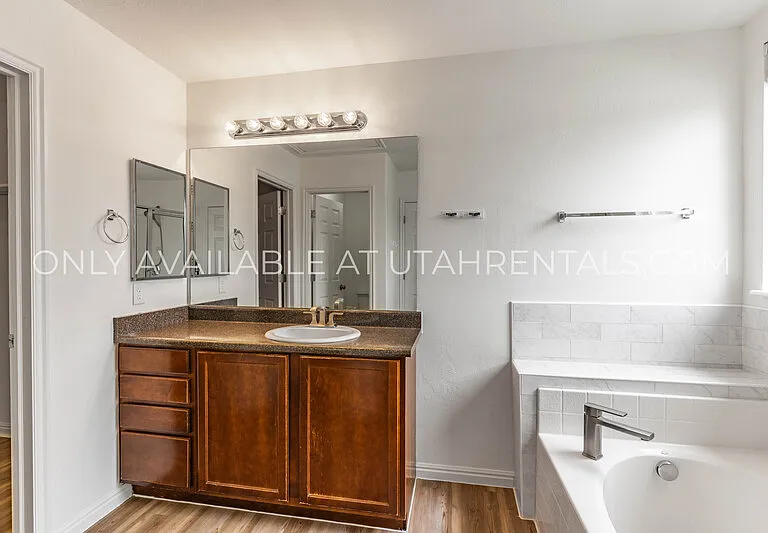 211 Greenfield Cir #150 — Photo 18