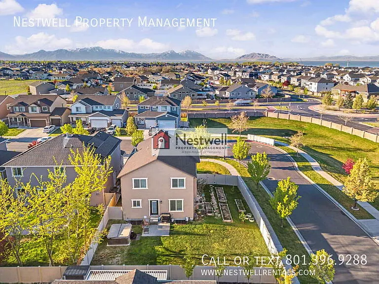 35 E Water Ln — Photo 25
