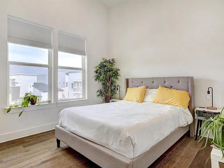 6317 Toscana Ave — Photo 23
