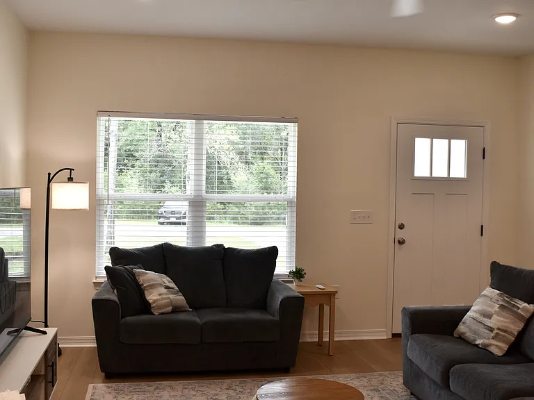 1359 E Chestnut Ave — Photo 13