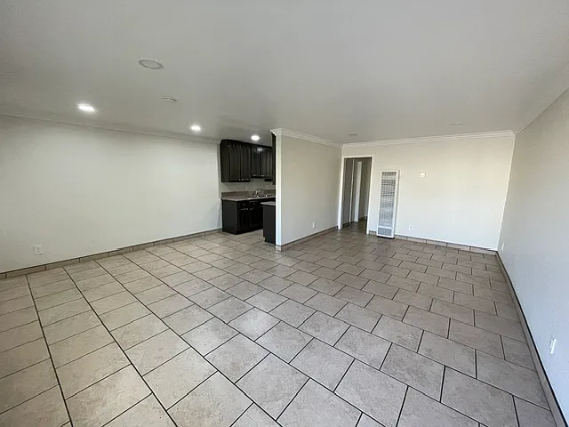 2 bed, 800 sqft, $2,045 — Photo 3