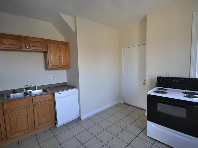 2542 Reading Rd #2 — Photo 7