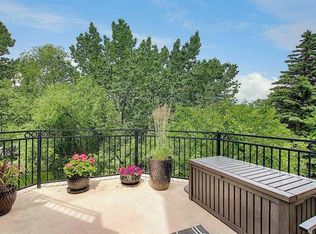 400 S Eau Claire Ave SW #5206, Calgary, AB T2P 4X2