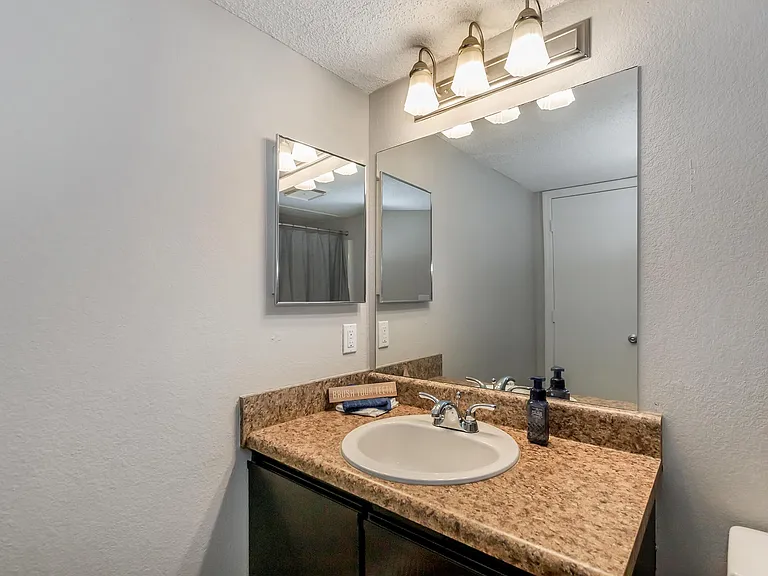 Summerlake Apartments — Photo 20