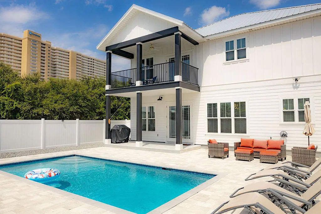 4 bed, 2717 sqft, $4,650 — Photo 3