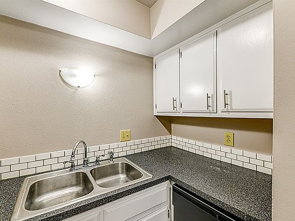 3rd image of 1250 Sheridan Dr #1248L