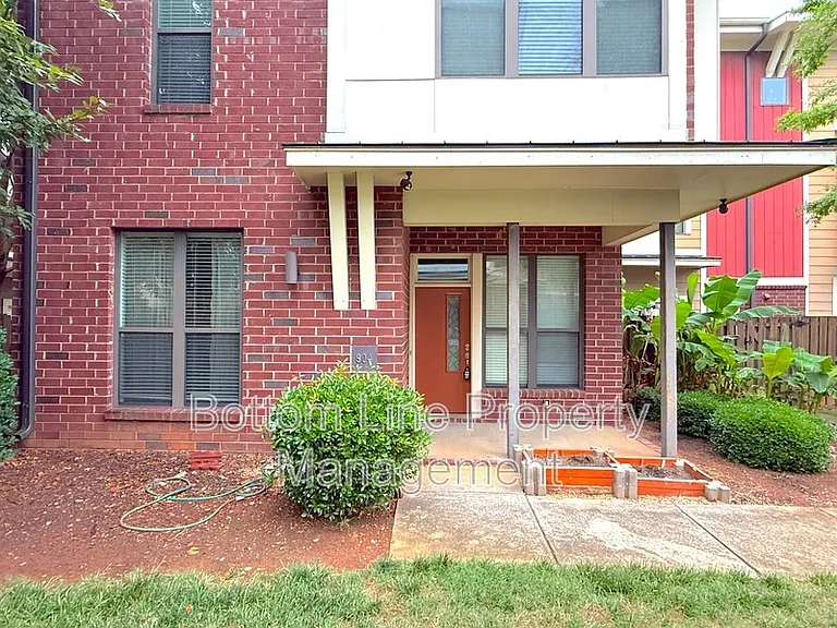 904 Warren Burgess Ln — Photo 2