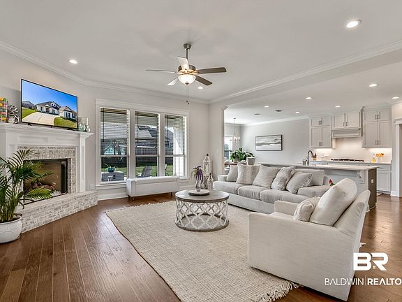 5th image of 338 Garrison Blvd