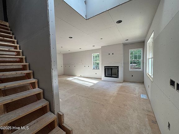 3rd image of 877 Elderberry Drive